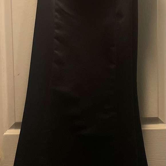 Vintage formal gown with brooch - Picture 3 of 3